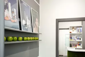 Входная зона стоматологической клиники Витаника на ул. Малая Бухарестская, д. 2