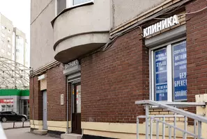 Вход в клинику Витаника на Малой Бухарестской улице