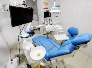 Кресло для пациента в кабинете стоматолога