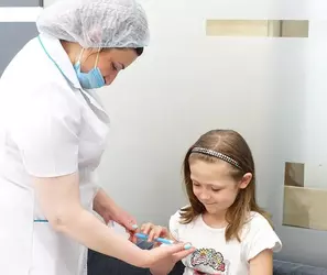 Обследование маленькой пациентки в клинике Витаника