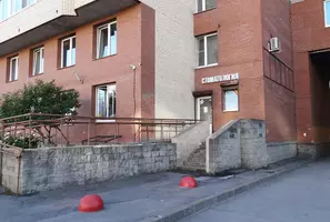 Вход в стоматологическую клинику